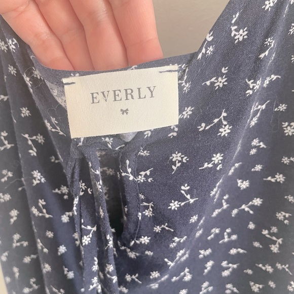 Everly Navy and White Floral Dress with Tie - Picture 4 of 4